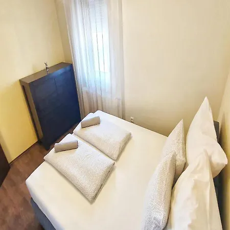Central Holiday Apartman *